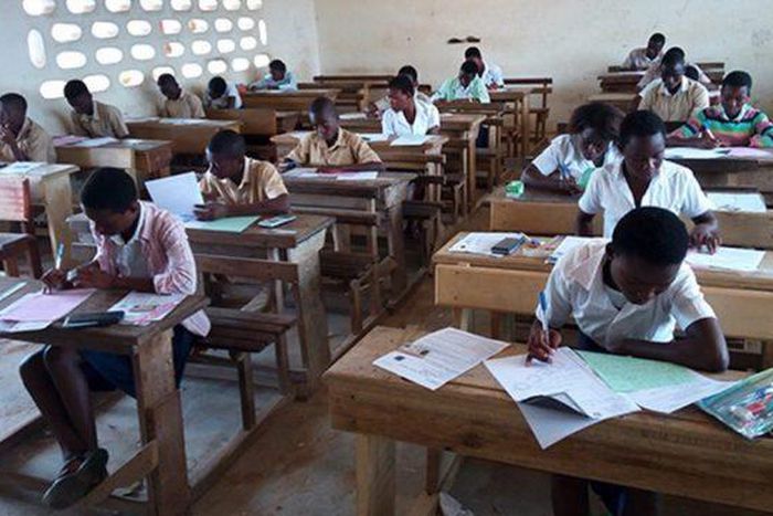 Des élèves en examen