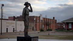 23nat-till-statue-web-videoSixteenByNine3000