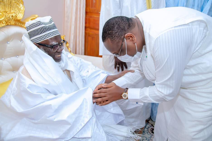 Macky-Sall-en-visite-à-Touba