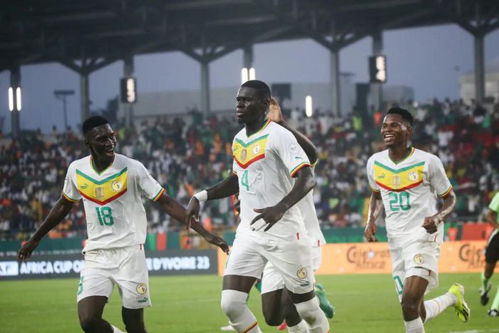 le-senegal-lemporte-face-a-la-guinee-et-termine-en-tete-les-guineens-troisiemes