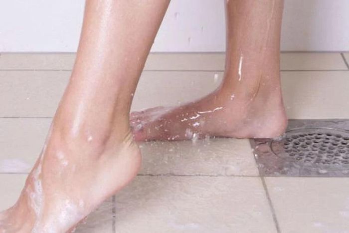 Uriner sous la douche