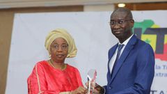 Le ministre des Affaires Etrangères Ismaila Madior Fall et Doc Eva Marie Coll Seck