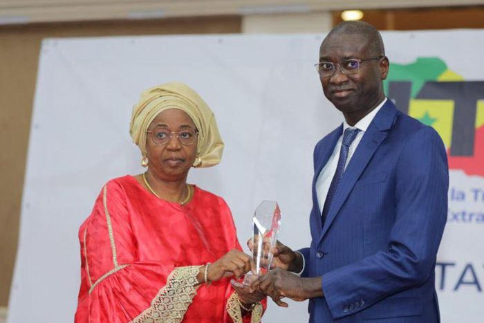 Le ministre des Affaires Etrangères Ismaila Madior Fall et Doc Eva Marie Coll Seck