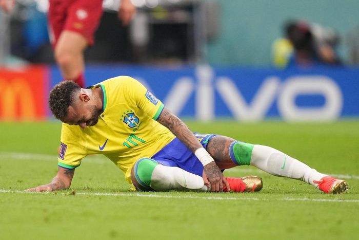 Neymar in pain after his injury. Agencia MexSport