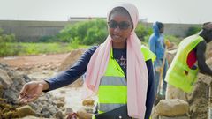 Salamata Bocar Sall dans un chantier à Rufisque