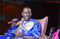 Boubacar Diallo, alias Dj Boubs, animateur radio et télé Il est connu pour son élégance.