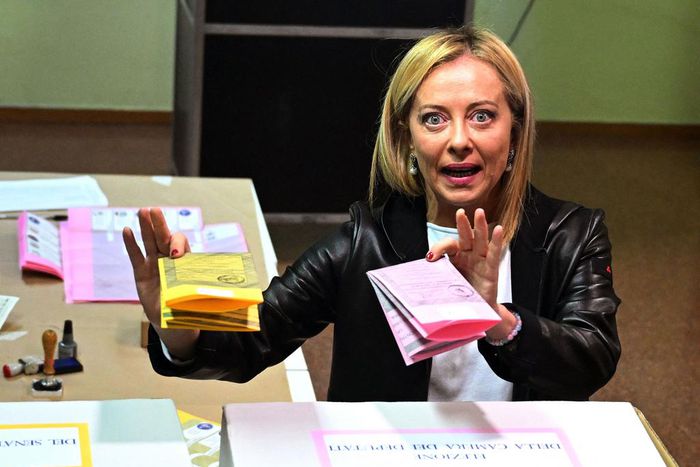 Giorgia Meloni casts her vote at a polling station on September 25, 2022 in Rome.