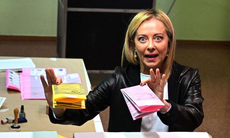Giorgia Meloni casts her vote at a polling station on September 25, 2022 in Rome.