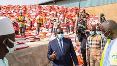 Début 2020, le président Macky Sall a chargé son beau-frère Mansour Faye, alors ministre des Infrastructures, des Transports terrestres et du Désenclavement, de l'exécution du plan d'urgence de lutte contre la Covid-19. Des denrées de première nécessit...