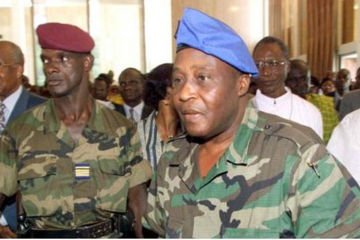 Général Guéï' joueurs ivoiriens dans un camp militaire