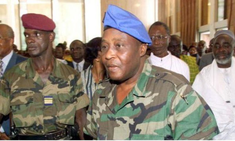 Général Guéï' joueurs ivoiriens dans un camp militaire