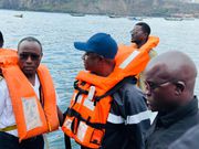 Antoine Diome sur les lieux du naufrage à Ouakam