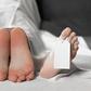 Nécrophilie-sexe-avec-une-personne-décédée-étiquette-sur-la-jambe-fermer