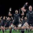 Les All Blacks faisant le Haka