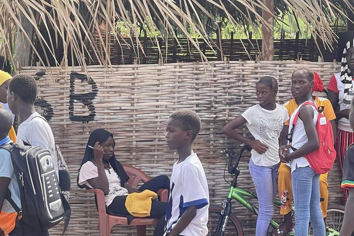 Des eleves en Recreeation au CEM Terembasse Balante