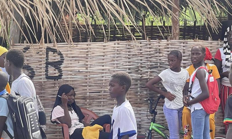 Des eleves en Recreeation au CEM Terembasse Balante