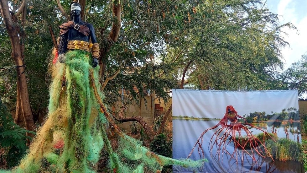 Sculpture de l'artiste Fabrice Monteiro présentée à l'Oceanium dans le cadre de la Biennale de Dakar, en mai 2022