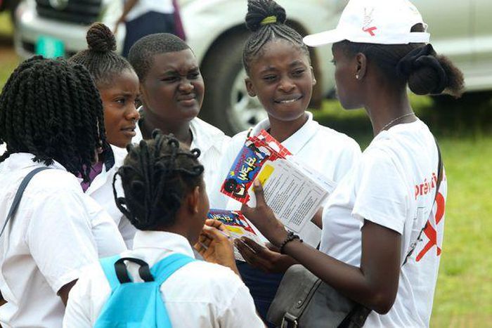Action de sensibilisation sur le VIH parrainée par l'ONUSIDA, le ministère de la Santé gabonais, l’Ambassade de France et l’Organisation panafricaine de lutte contre le sida