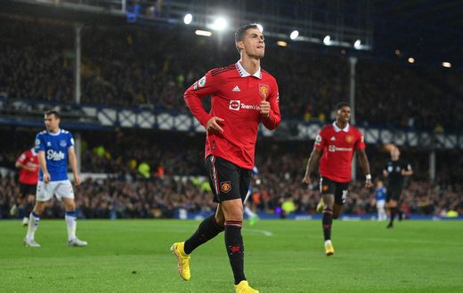 Cristiano Ronaldo gave Manchester United a 2-1 lead in the first half with his 700th club goal of his career