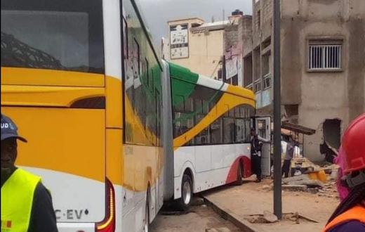 BRT qui derape à Grand Yoff