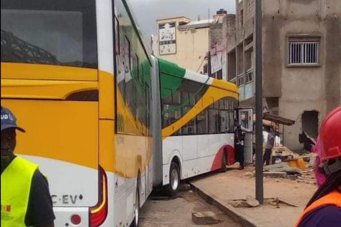 BRT qui derape à Grand Yoff