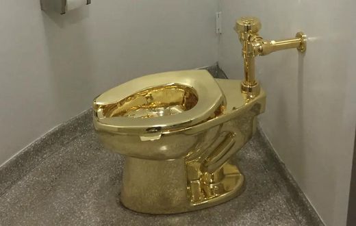 Vol de toilettes en or