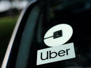 Un logo Uber est visible sur un véhicule de covoiturage à Los Angeles, Californie, États-Unis, le 20 août 2020.
