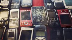 Téléphones et smartphones jetés