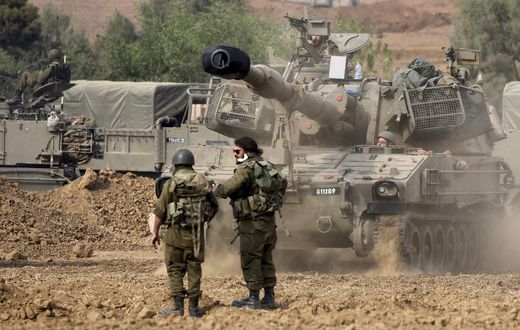 Des soldats israéliens prennent position le long de la frontière avec la bande de Gaza, le 9 octobre 2023 (JACK GUEZ  AFP)