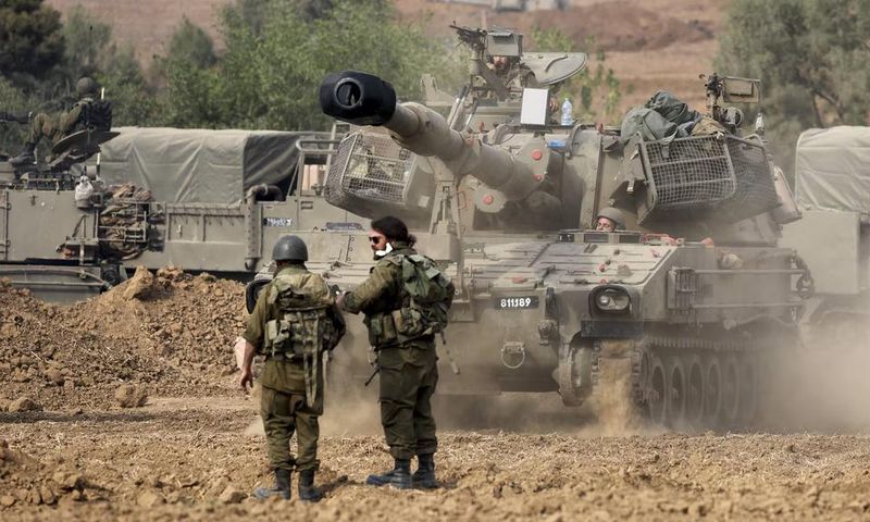 Des soldats israéliens prennent position le long de la frontière avec la bande de Gaza, le 9 octobre 2023 (JACK GUEZ  AFP)