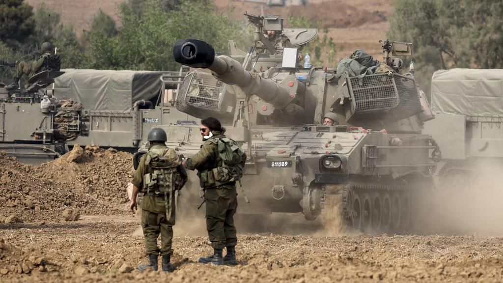 Des soldats israéliens prennent position le long de la frontière avec la bande de Gaza, le 9 octobre 2023 (JACK GUEZ  AFP)