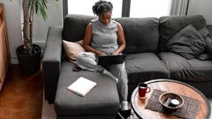 Une personne qui fait son bilan