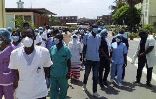 Marche des agents de santé à Thiès