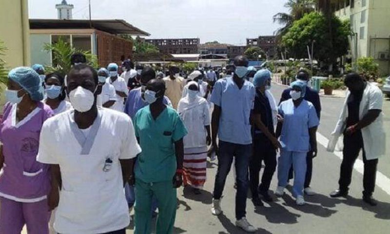 Marche des agents de santé à Thiès