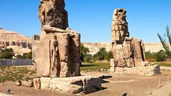 Colosses de Memnon (Égypte), 18,36 mètres