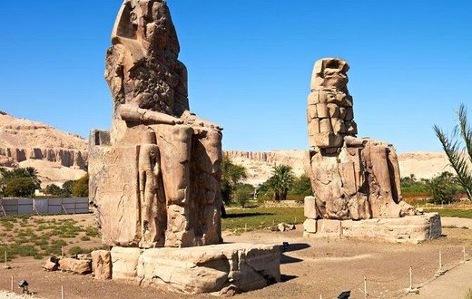 Colosses de Memnon (Égypte), 18,36 mètres
