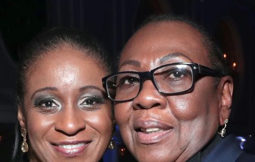 Gloria Carter (gauche) avec sa compagne Roxanne Wiltshire