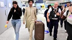 Juan Branco de retour à Paris accueilli par sa famille