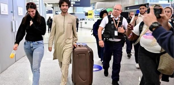 Juan Branco de retour à Paris accueilli par sa famille