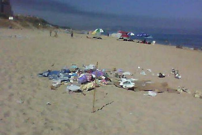 Après avoir creusé un trou de 2m, deux enfants mortellement ensevelis sur une plage