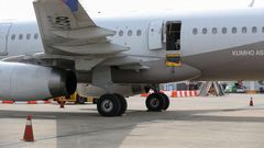 CORÉE DU SUD, LE PASSAGER D'UN AVION OUVRE LA PORTE DE L'APPAREIL EN PLEIN VOL
