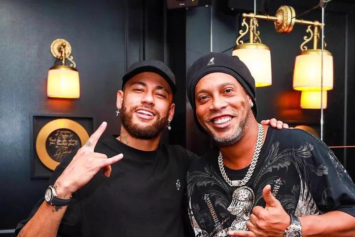 Ronaldinho (droite) et Neymar