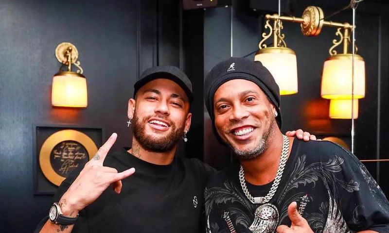 Ronaldinho (droite) et Neymar