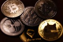 Une représentation de crypto-monnaies, dont le bitcoin et le dogecoin, est visible sur cette photo d'illustration..Jakub Porzycki/NurPhoto via Getty Images