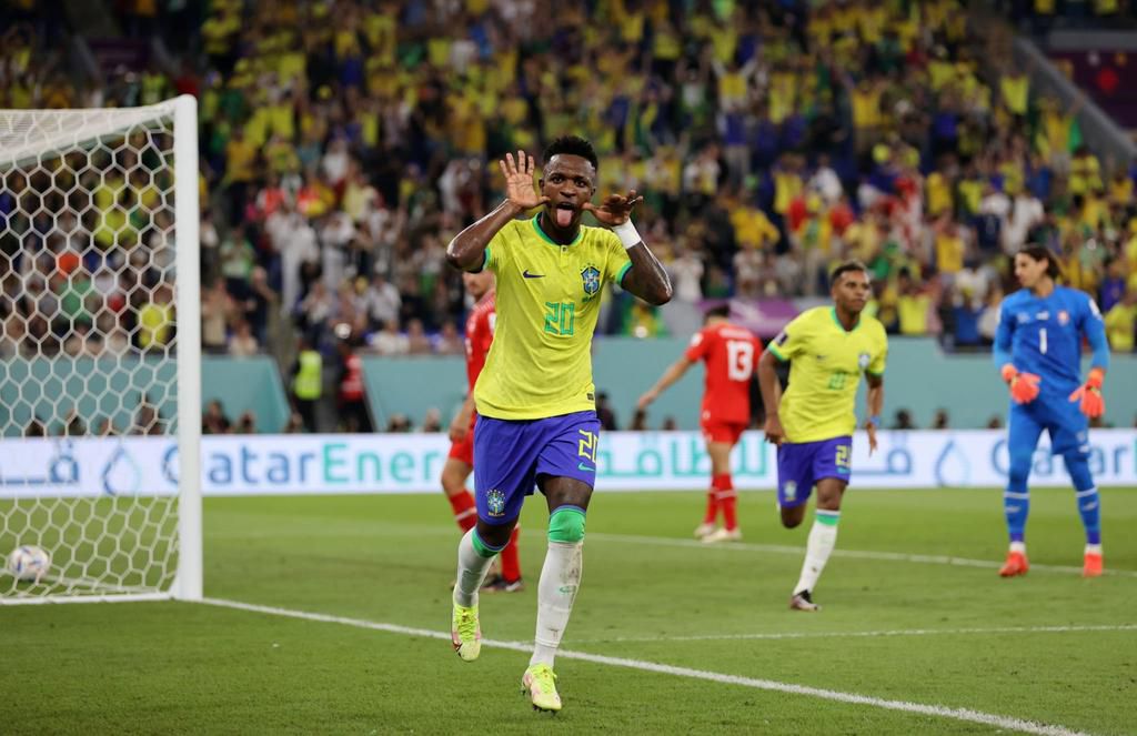 Vinicius Jr célèbre son but pour le Brésil lors de la Coupe du monde 2022 au Qatar.