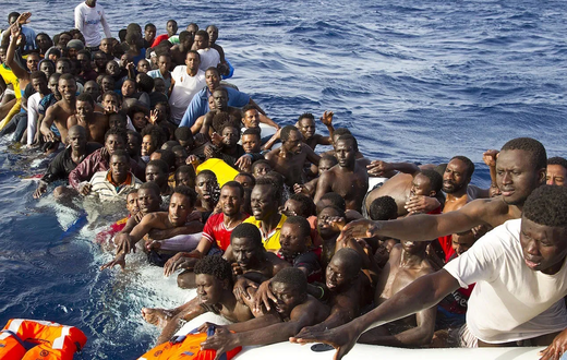 EXPLOSION D'UNE EMBARCATION : 39 MIGRANTS SAUVÉS, LES RECHERCHES SE POURSUIVENT