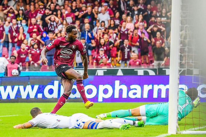 Boulaye Dia inscrivant son premier but de la saison avec Salernitana