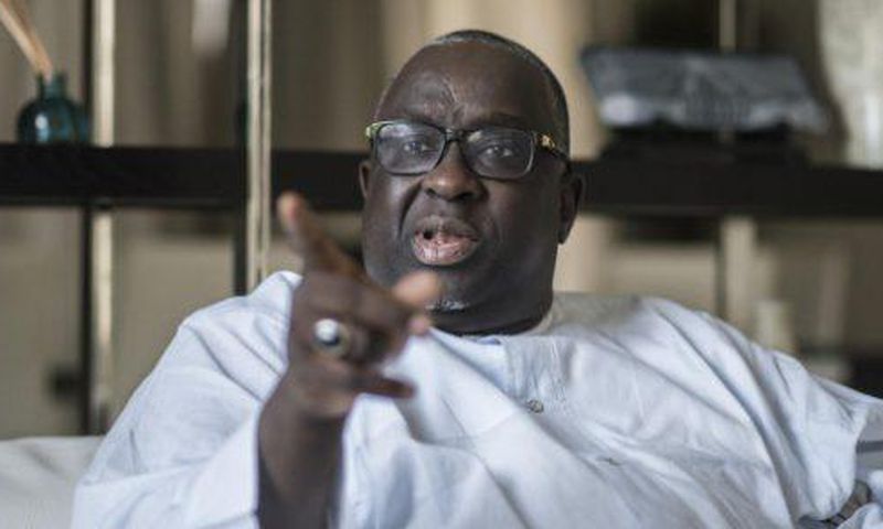 Papa Massata Diack, le fils de l’ex-président de la fédération internationale d’athlétisme Lamine Diack, dans sa maison à Dakar, le 7 février 2017