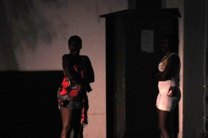 prostituées dans une rue de Dakar