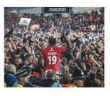 Jacob mendy au milieu de ces supporters